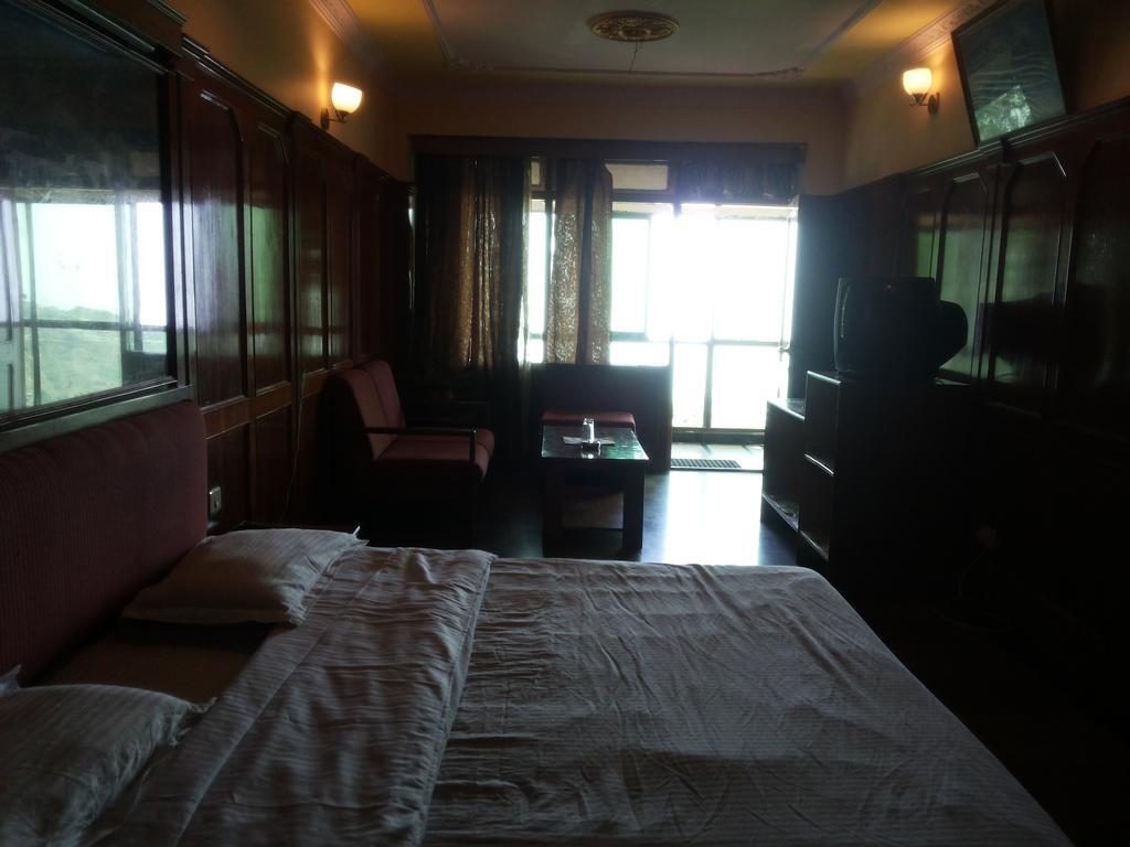Valley View Hotel Мусори Стая снимка